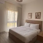 First Guest! Stylish Lakeview 2Br