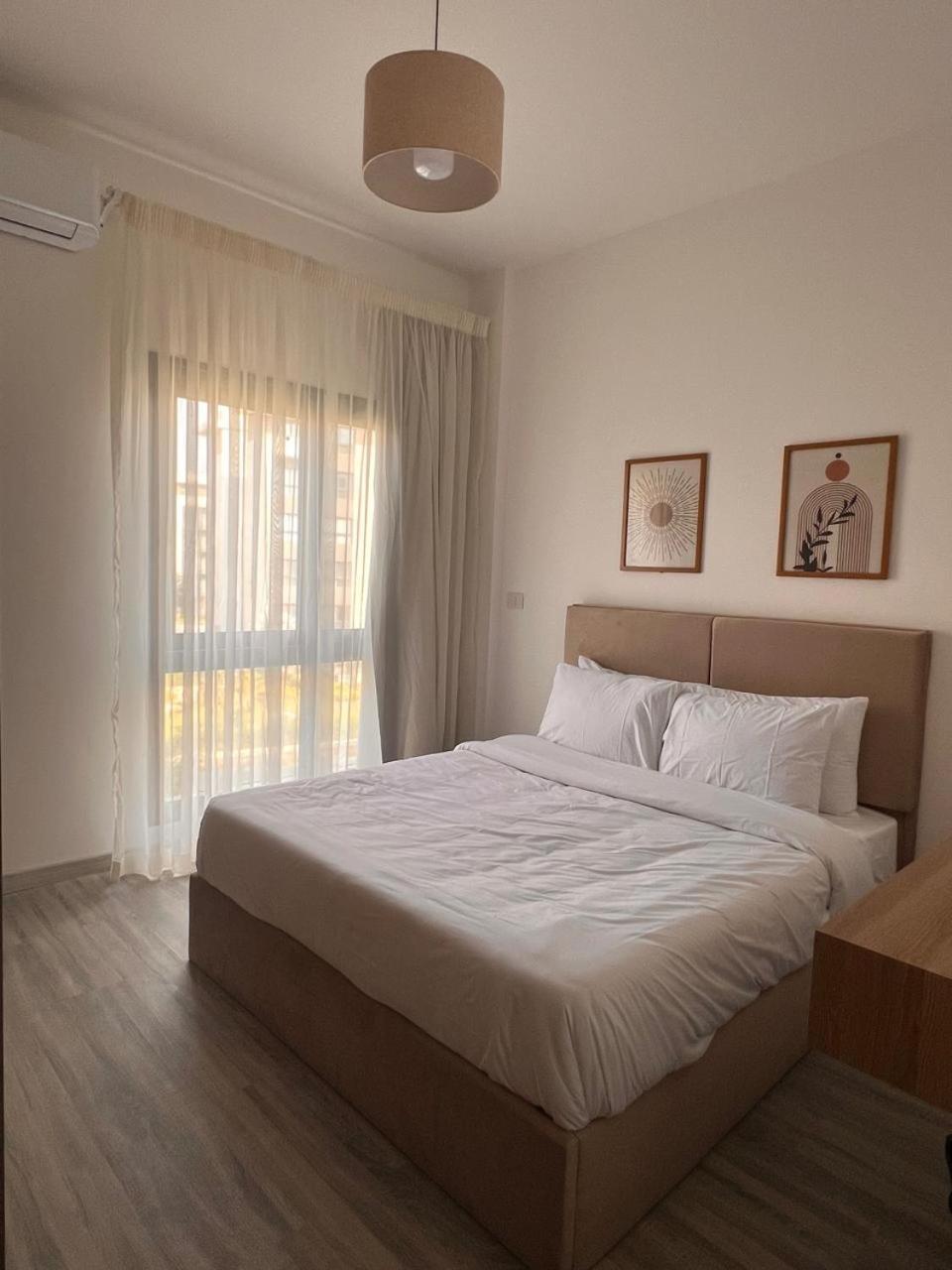 First Guest! Stylish Lakeview 2br Apartment *